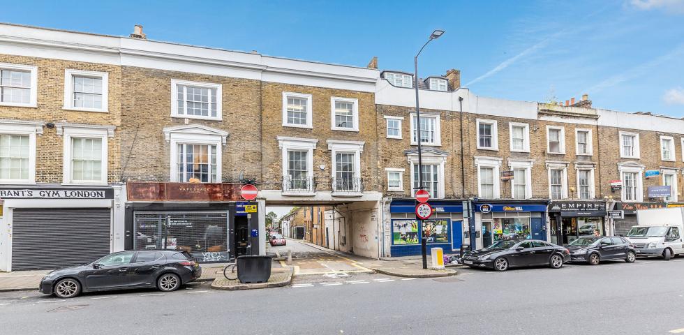 			NEWLY REFURBISHED & ROOF TERRACE! , 1 Bedroom, 1 bath, 1 reception Flat			 York Way, CAMDEN